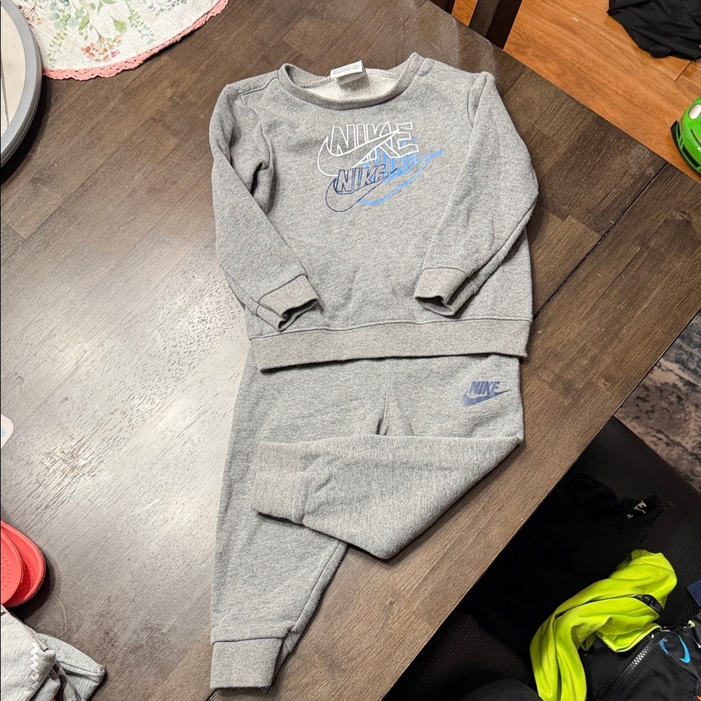 Nike Kids Gray Sweatpants and Sweatshirt Set